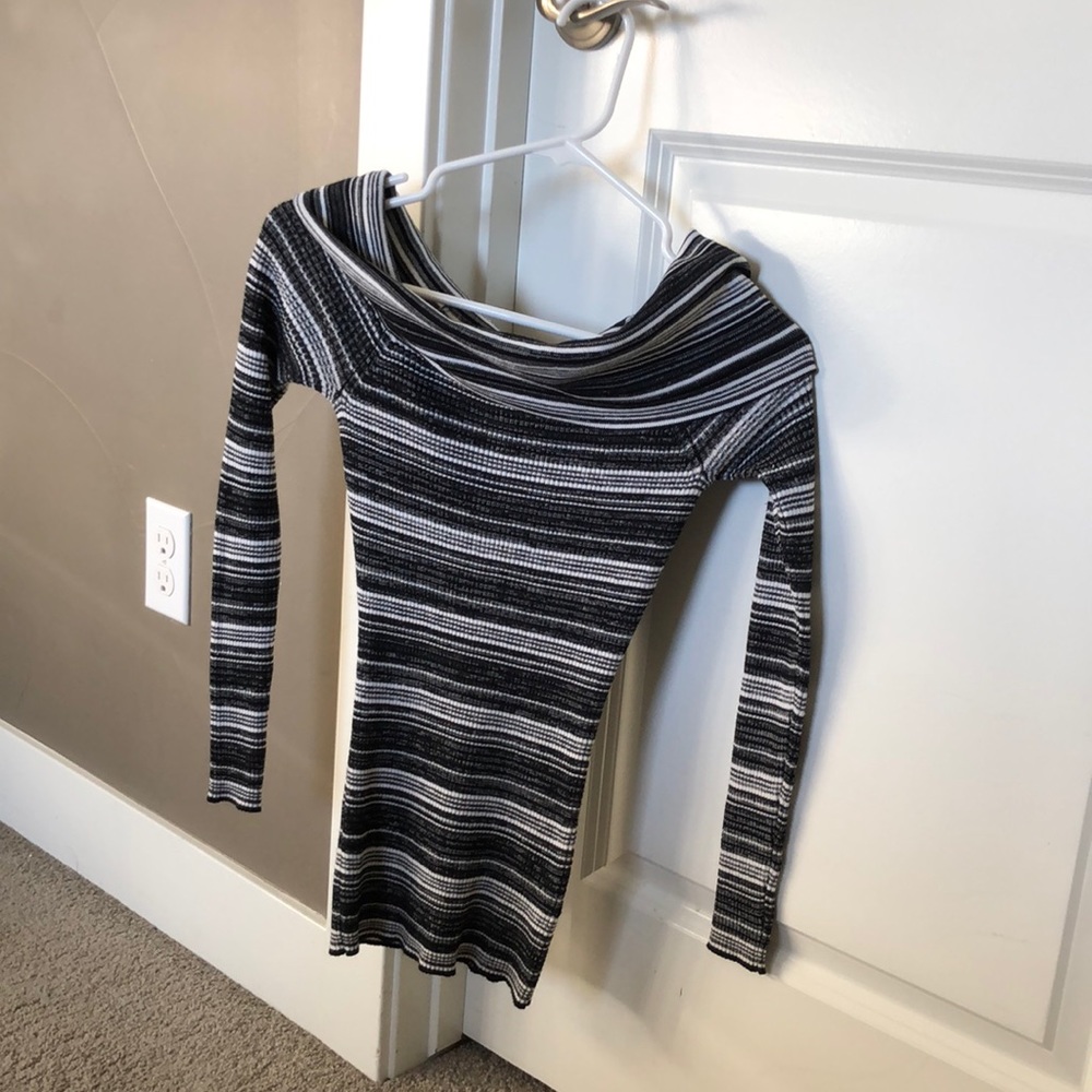 Off the shoulder long sleeve